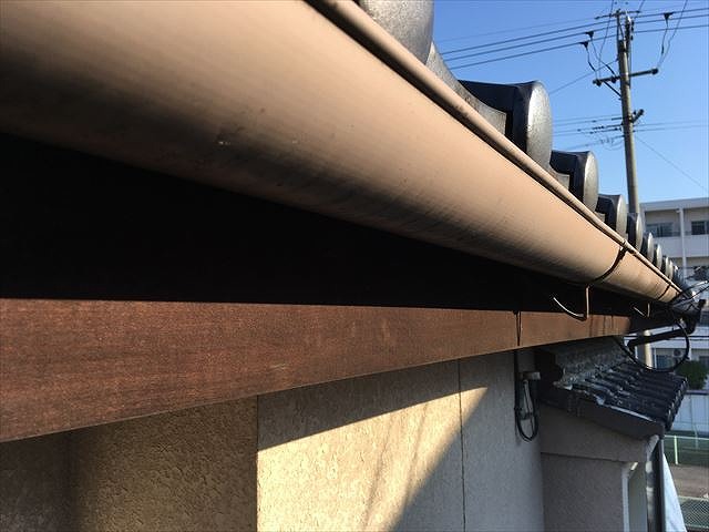 軒先に設置された雨樋